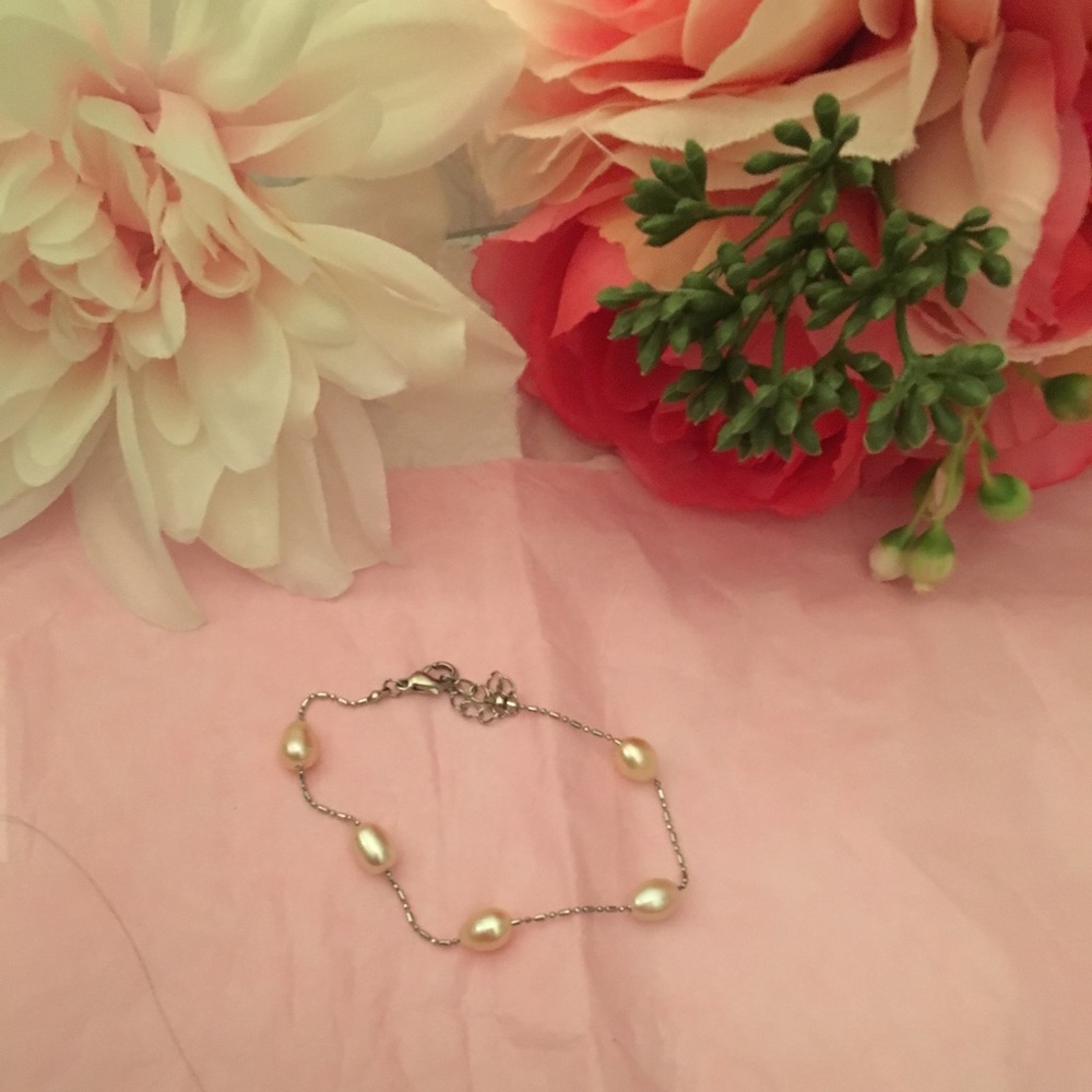 Dainty & delicate Freshwater pearl bracelet - Picture 1 of 3